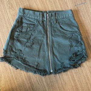Forest green distressed skirt. Functional zipper down front